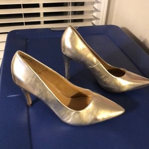 Gold heel